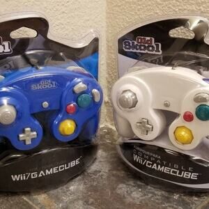 2 Gamecube Controllers - Blue & White (NEW) - Nintendo - Old Skool